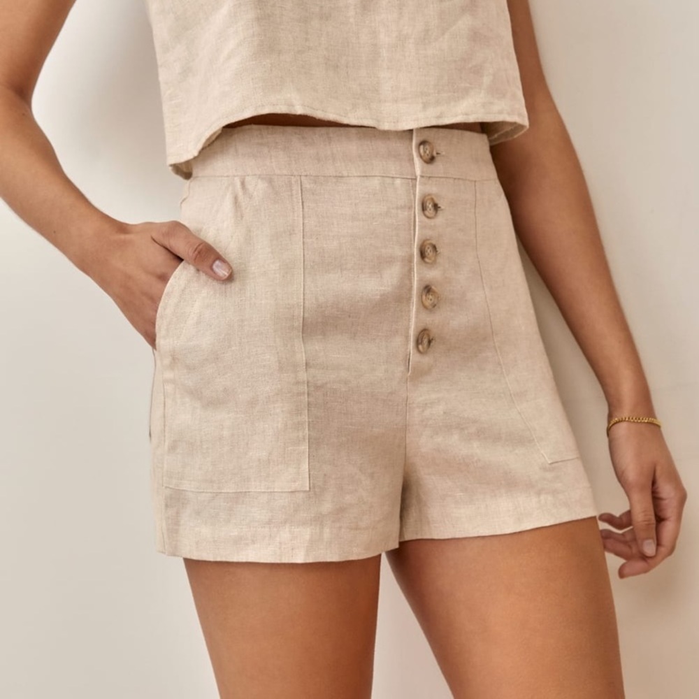 Reformation Keys Linen Shorts in color Oatmeal size 2